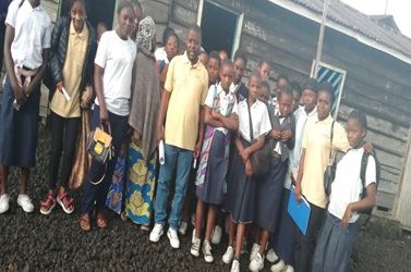 Activité de sensibilisation à l’hygiène corporelle des jeunes filles pubères et adolescentes au Complexe Scolaire Maman Thérèse à Ndosho/ Ville de Goma